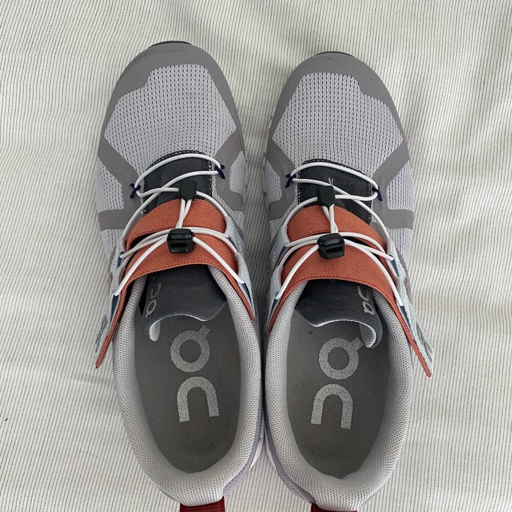 Like New - ON Womens Sneakers